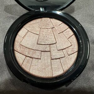 Anastasia Beverly Hills illuminator in Riviera